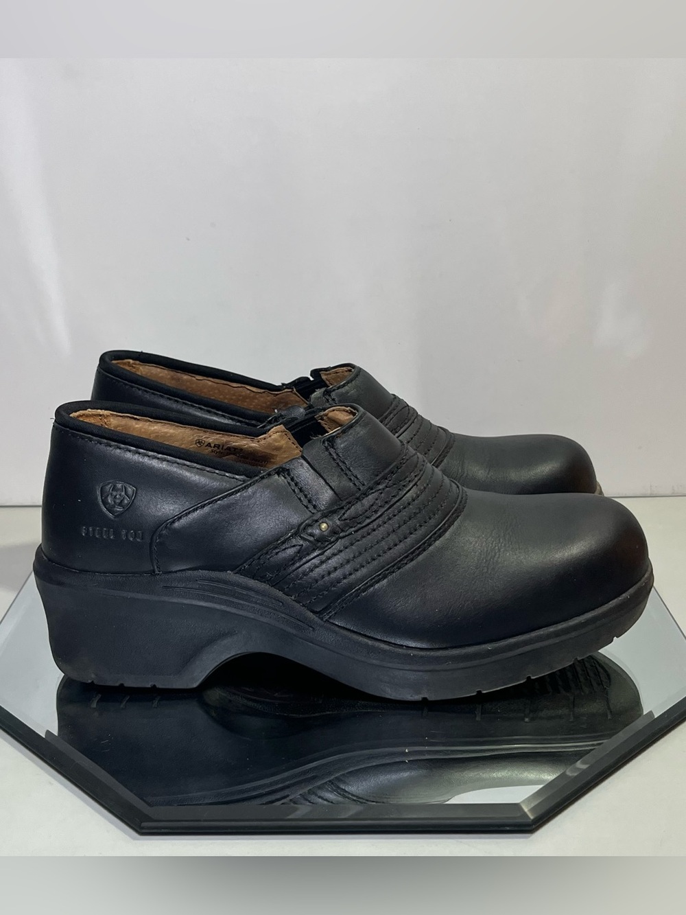 Womenβs Ariat Steel Toe Slip Resistant Leather Work Safety Clogs, Size 9.5 Black